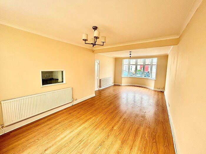 4 Bedroom Property To Rent In Eton Road, Ilford, IG1
