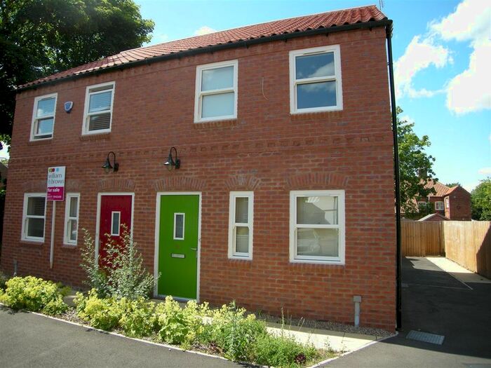 3 Bedroom Semi-Detached House To Rent In Elizabethan Gardens, Retford, DN22