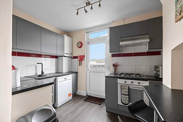 4 Bedroom Terraced House To Rent In Glen Park Avenue, Plymouth, PL4