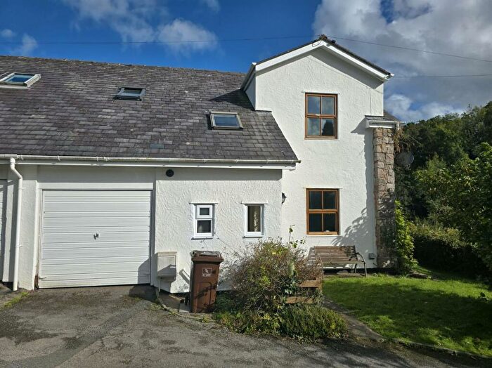 3 Bedroom Semi-Detached House To Rent In Rowen, LL32