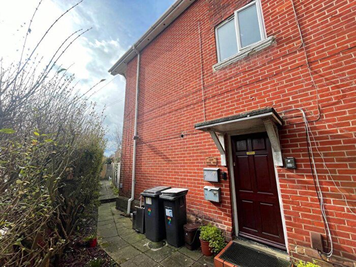 3 Bedroom Flat To Rent In Richmond Park Road, Charminster (), P02