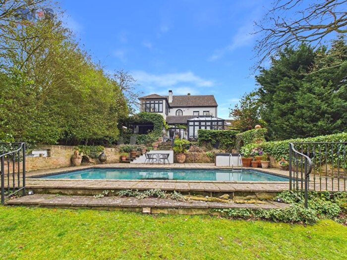 4 Bedroom Detached House For Sale In Woodlands Road, Hockley, Essex, SS5