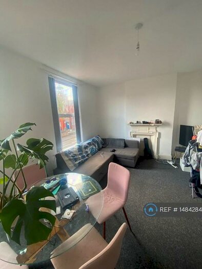 2 Bedroom Semi-Detached House To Rent In Trent Boulevard, West Bridgford, Nottingham, NG2