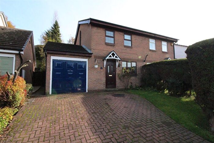 3 Bedroom Semi Detached House For Sale In Greenacres Drive, Birstall, Batley, WF17
