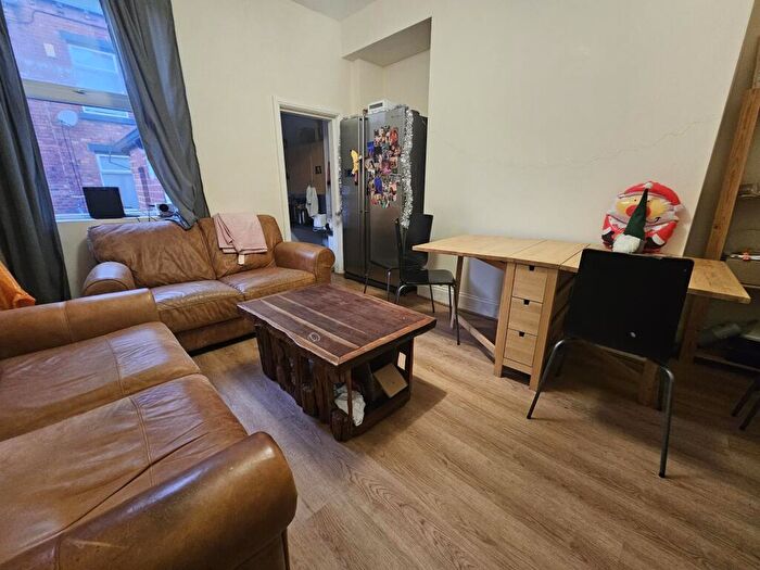 5 Bedroom House To Rent In Norwood Road, Leeds, LS6