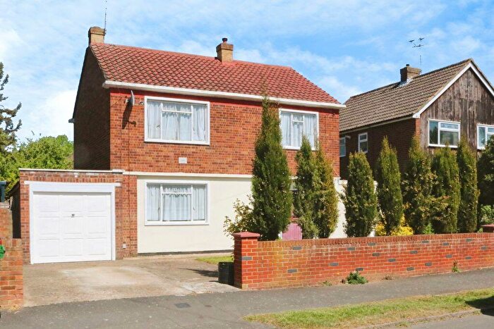 3 Bedroom Detached House For Sale In Marlborough Road, Langley, SL3