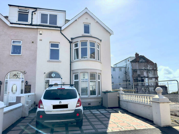 4 Bedroom Semi-Detached House To Rent In King Edward Avenue, Bispham, Lancashire, FY2