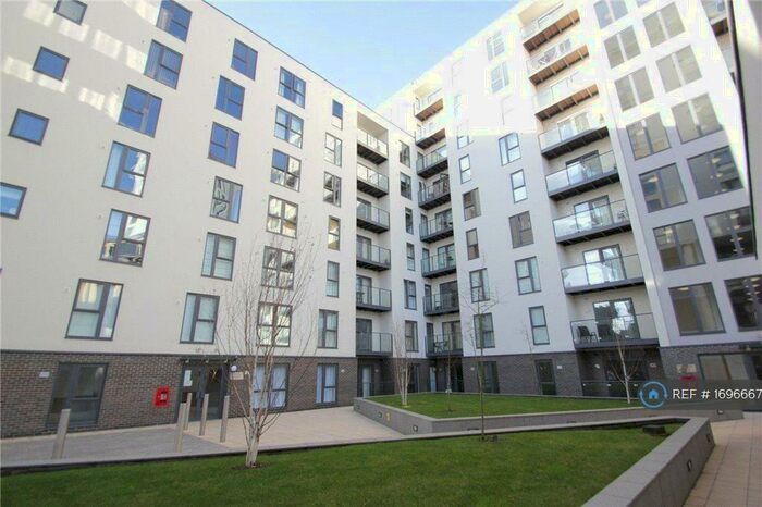 2 Bedroom Flat To Rent In Nankeville Court, Woking, GU22