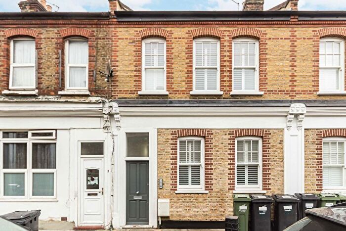 1 Bedroom Flat To Rent In Lyham Road, Brixton, SW2