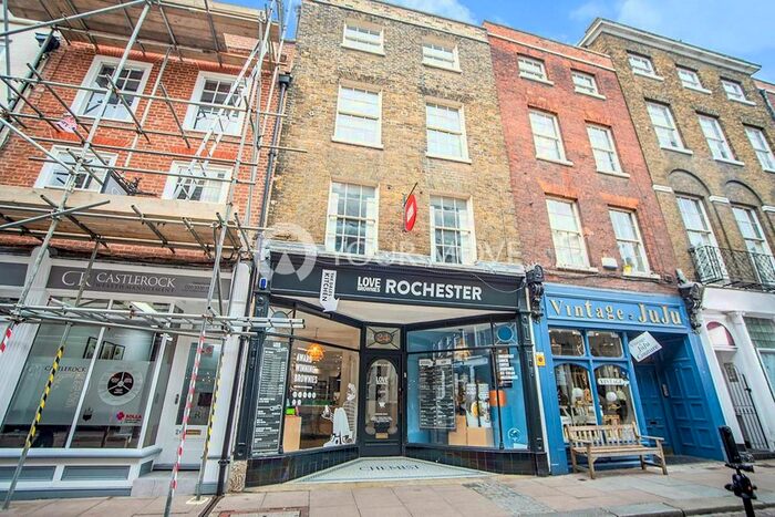 2 Bedroom Flat To Rent In High Street, Rochester, Kent, ME1