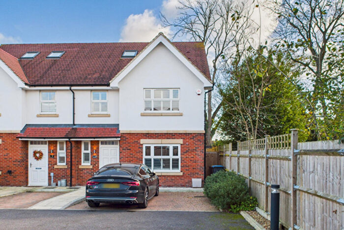 4 Bedroom Semi Detached House For Sale In Rosecroft Close, Bovingdon Hemel Hempstead, HP3