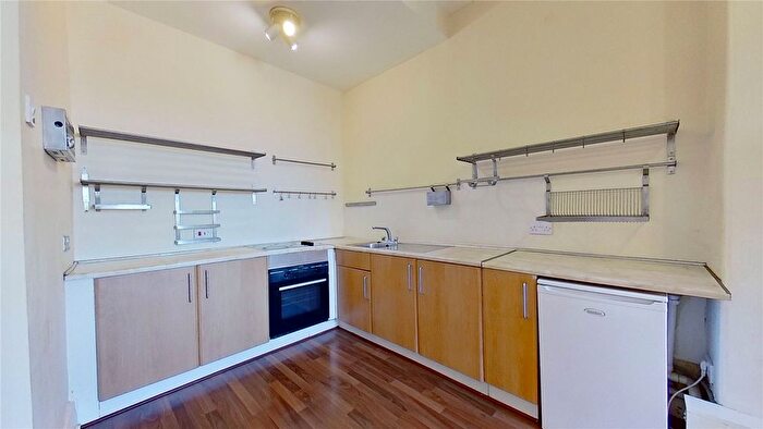 1 Bedroom Flat To Rent In Meadowbank Crescent, Edinburgh, EH8
