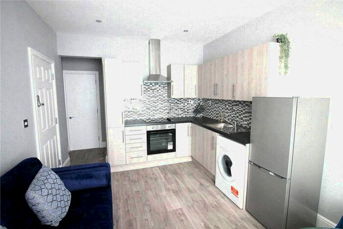 2 Bedroom Flat To Rent In Felix Road, London, W13