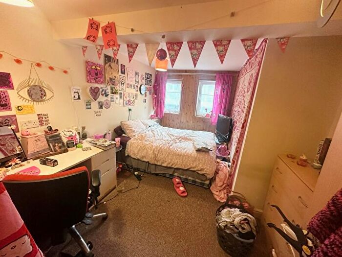 2 Bedroom Flat To Rent In Otley Road, Headingley, Leeds, LS16