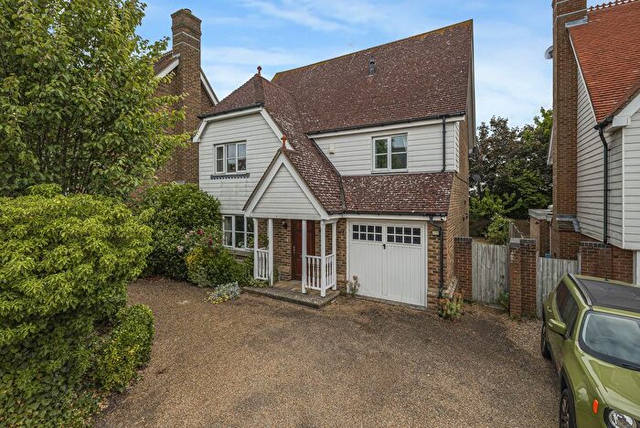 4 Bedroom Detached House For Sale In Pucknells Close, Swanley, BR8