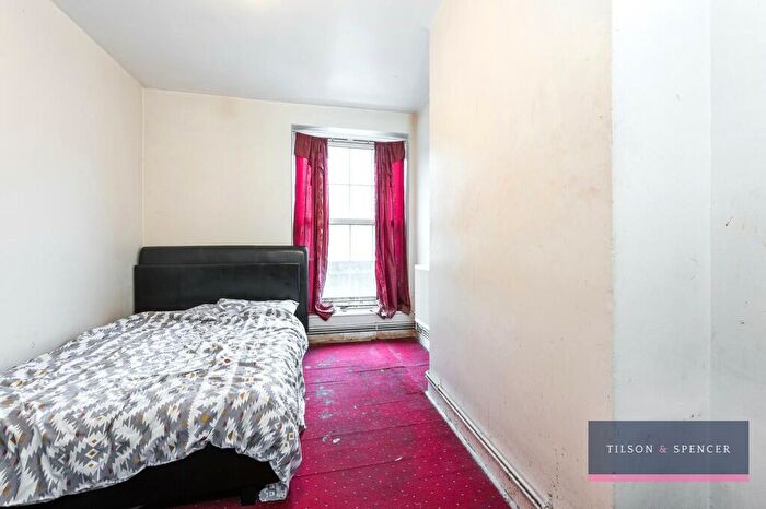 2 Bedroom Apartment For Sale In Wicklow House, Stamford Hill, N16