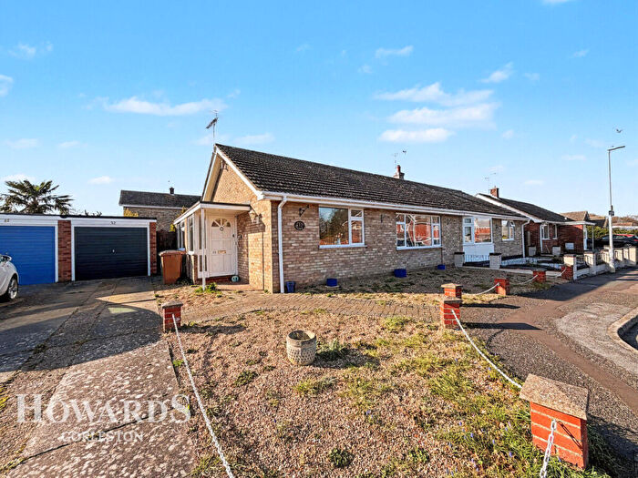 2 Bedroom Semi-Detached Bungalow For Sale In Paddock Close, Belton, NR31