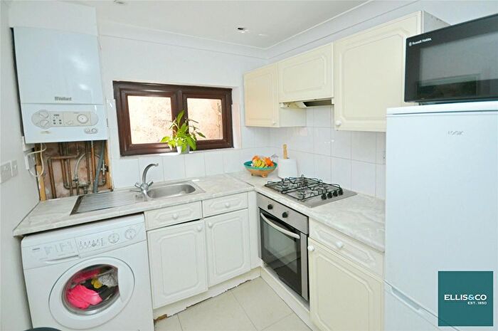 1 Bedroom Flat For Sale In Nether Street, West Finchley, N3