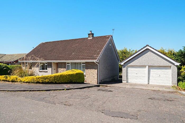 3 Bedroom Detached House For Sale In Broom Gardens, Lenzie, Glasgow, G66