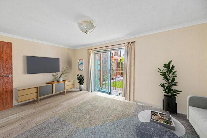 1 Bedroom Flat For Sale In Chalkwell Park Drive, Portchester Court Chalkwell Park Drive, SS9