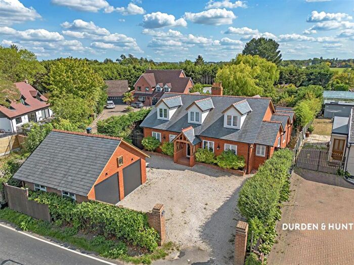 5 Bedroom Detached House To Rent In Hamlet Hill, Roydon, CM19