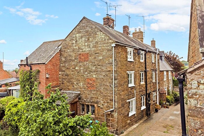 3 Bedroom Terraced House For Sale In High Street, Woodford Halse, NN11