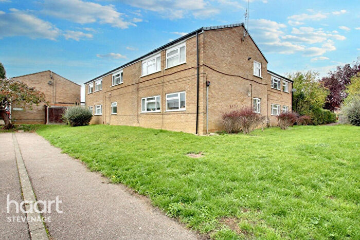 1 Bedroom Maisonette For Sale In Canterbury Way, Stevenage, SG1