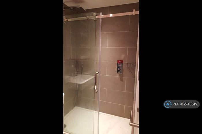 Studio To Rent In Woodcote Avenue, London, NW7