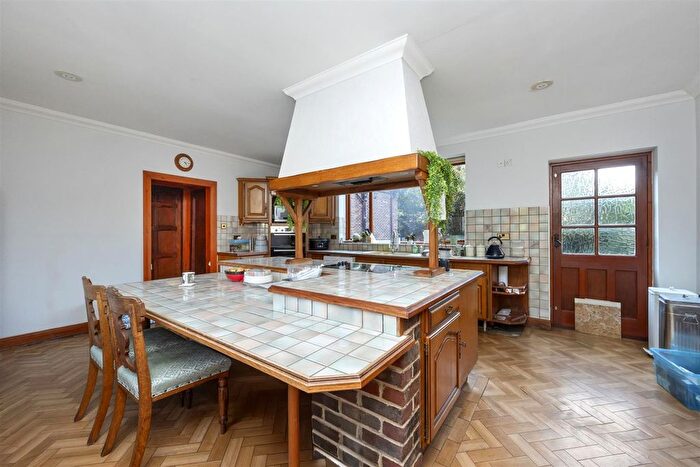 6 Bedroom Property To Rent In Links Road, Findon Valley, Worthing, BN14