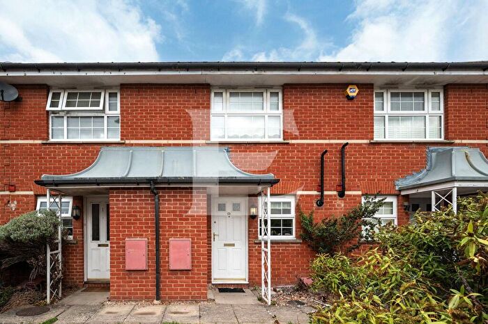 2 Bedroom Terraced House For Sale In Colenso Drive, Mill Hill, London, NW7