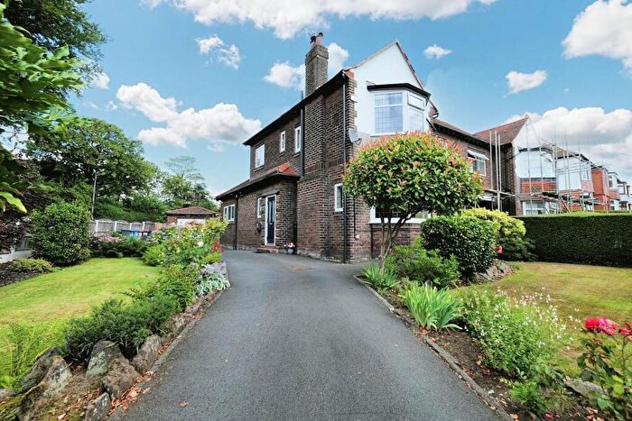 3 Bedroom Semi-Detached House For Sale In Doveleys Road, Salford, M6