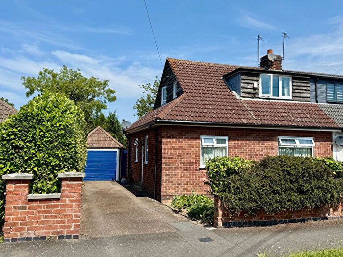 3 Bedroom Semi-Detached Bungalow For Sale In Elizabeth Drive, Oadby, Leicestershire, LE2