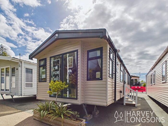 3 Bedroom Park Home For Sale In Llanrug, Caernarfon, LL55