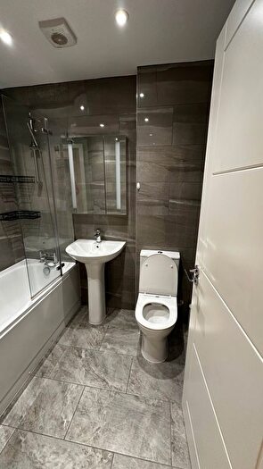 1 Bedroom Flat To Rent In High Street, Hounslow, TW3