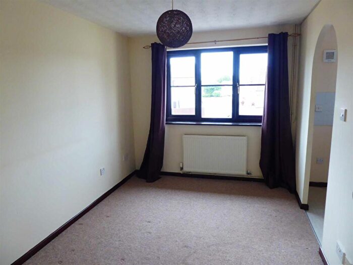 1 Bedroom Flat To Rent In The Brambles, Berkeley, GL13