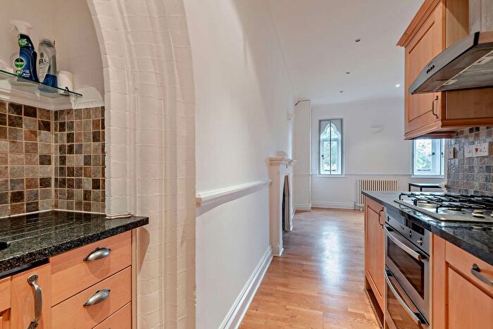 1 Bedroom Flat For Sale In Hatch Lane, Windsor, SL4