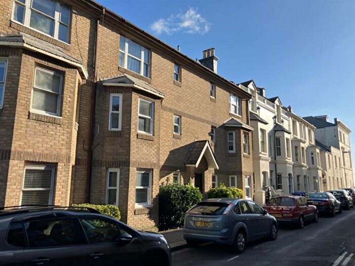 1 Bedroom Flat To Rent In West Street, Worthing, BN11