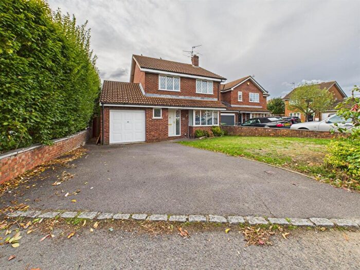 4 Bedroom Detached House For Sale In Embrook Way, Calcot, RG31