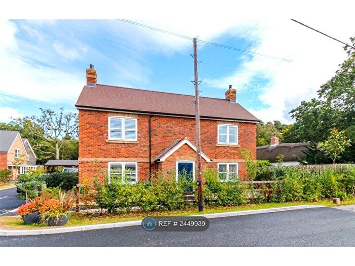 4 Bedroom Detached House To Rent In Sika Rise, Bransgore, Christchurch, BH23