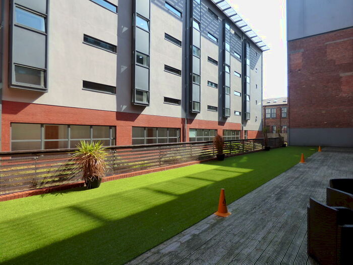 2 Bedroom Apartment To Rent In Pall Mall, L3