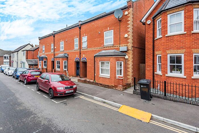 3 Bedroom Terraced House To Rent In Queens Road, Guildford, GU1