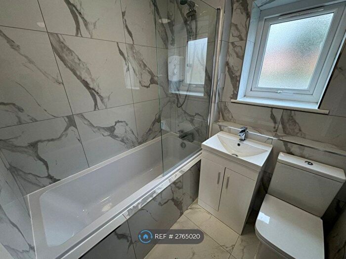 2 Bedroom Flat To Rent In Gladstone Court, Liverpool, L8