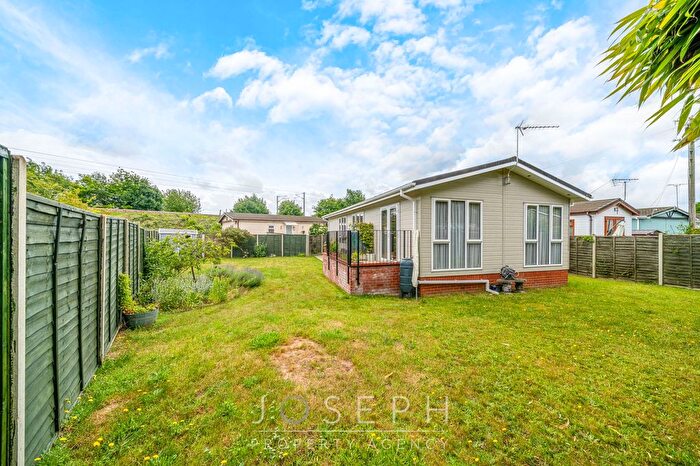 2 Bedroom Mobile/park Home For Sale In Bourne Park Residential Park, Ipswich, IP2