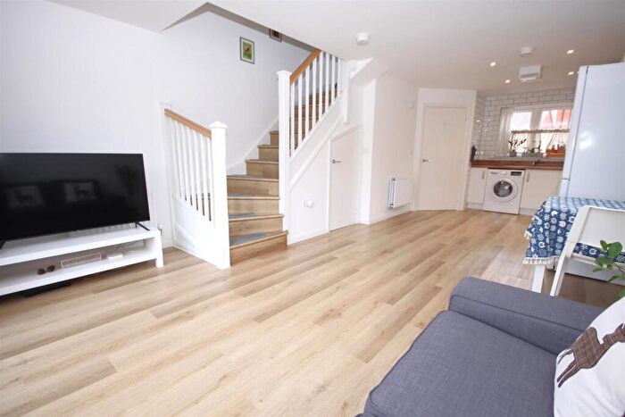 2 Bedroom Semi-Detached House For Sale In Campion Road, Curdridge, SO30