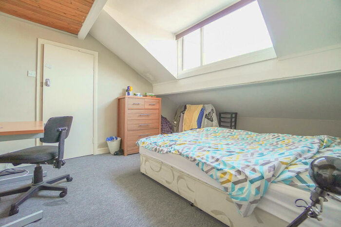 7 Bedroom Barn Conversion To Rent In Room, Delph Lane, LS6