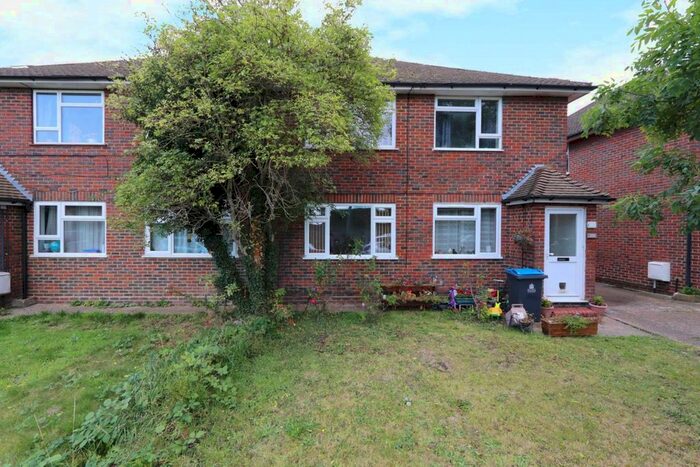 2 Bedroom Maisonette To Rent In Windsor Avenue, New Malden, KT3