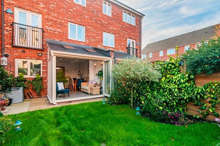 4 Bedroom Town House For Sale In Honeysuckle Close, Bessacarr, Doncaster, DN4