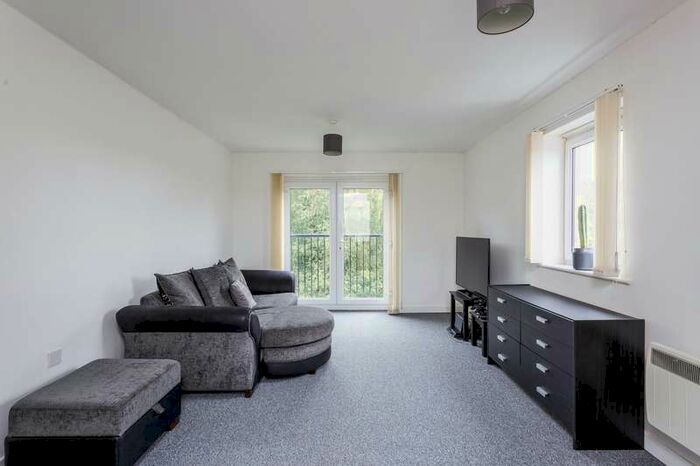 2 Bedroom Flat To Rent In Little Hacketts, Havant, PO9