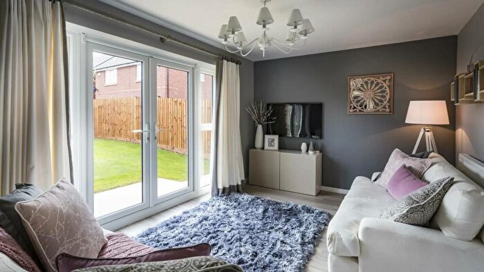 3 Bedroom Semi-Detached House To Rent In Tulip Avenue, Dudley, DY3