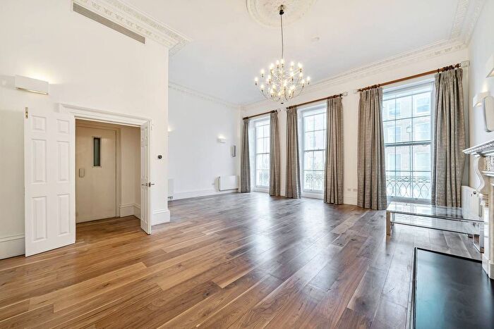 3 Bedroom Flat To Rent In Gloucester Place, Marylebone, London, W1U